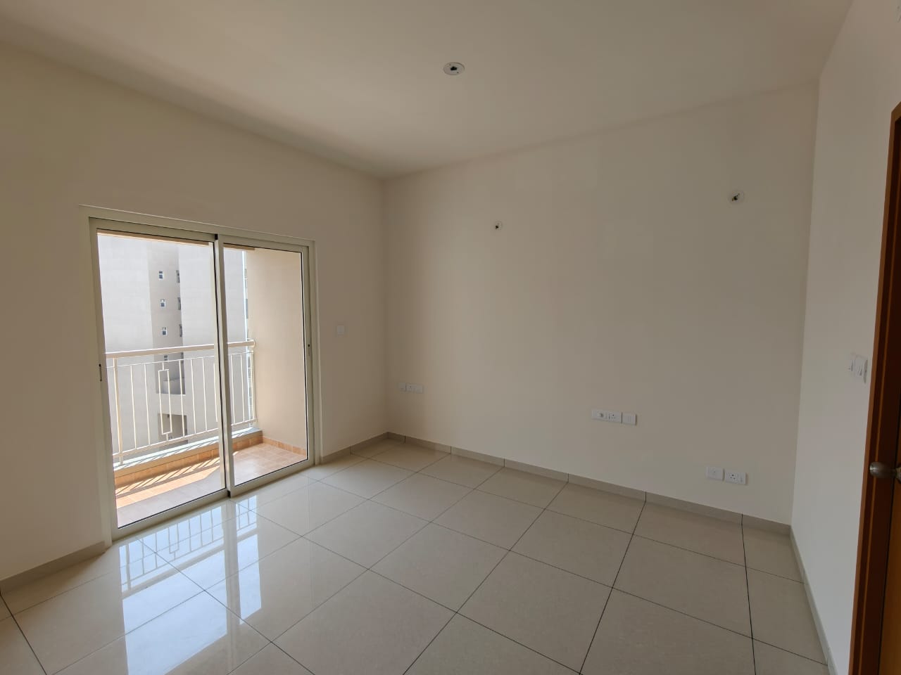 bg_sec_img_IBHRO008_q6